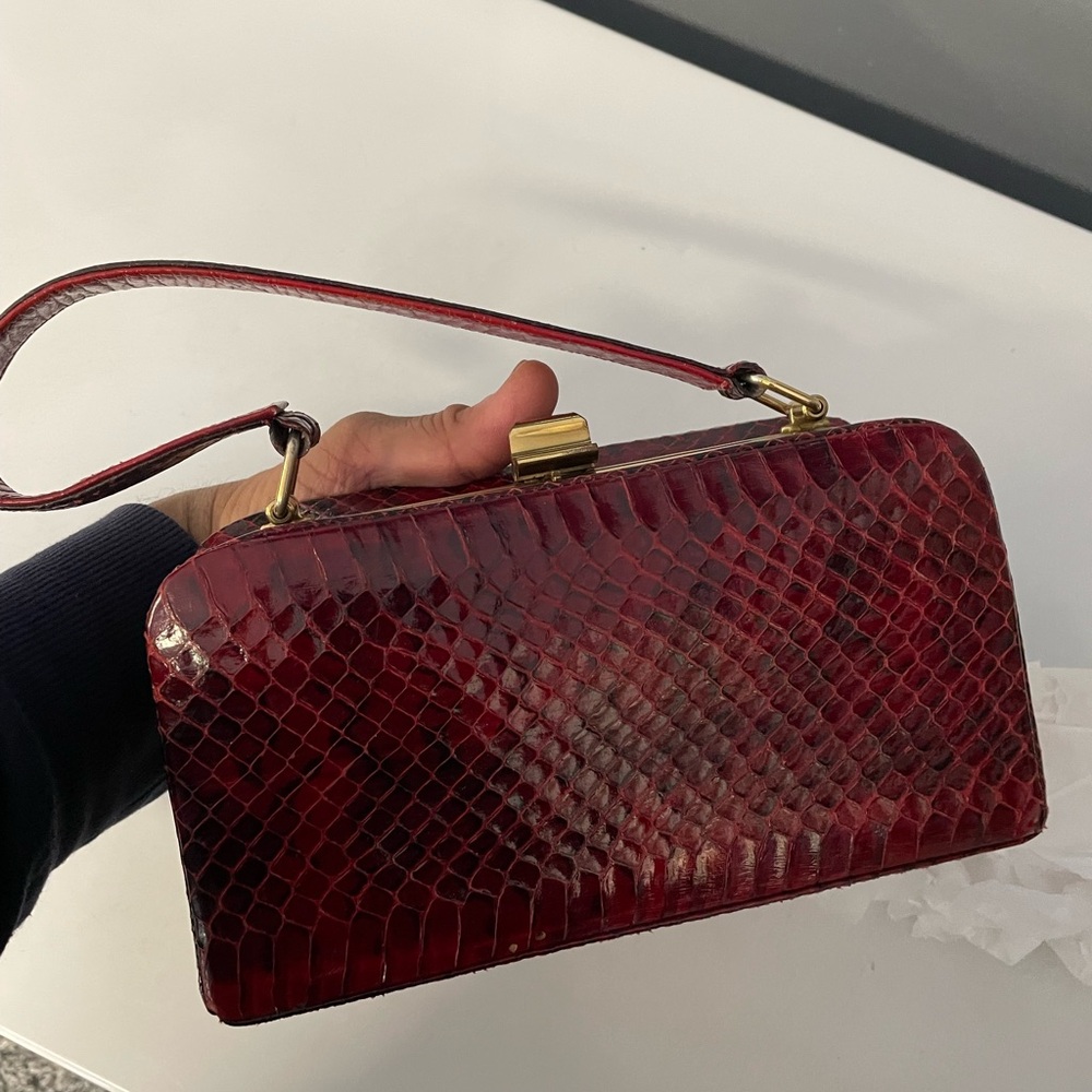 Elegant Red Crocodile Pattern Handbag